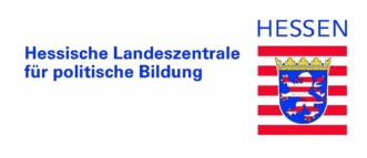 Logo der Hessischen Landeszentrale für politische Bildung mit blauem Text und einem Wappen mit roten und weißen Streifen sowie einem Löwen und einer goldenen Krone