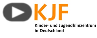 Schwarz-weiße stilisierte Wiedergabetaste links neben orangefarbenen Großbuchstaben KJF und darunter der Schriftzug 'Kinder- und Jugendfilmzentrum in Deutschland'
