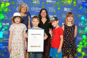 Das Team der Förderschule St. Franziskus mit der Urkunde bei der Preisverleihung