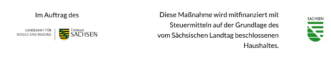 Drei Logos nebeneinander: links das Logo des Landesamts für Schule und Bildung, mittig das Wappen des Freistaats Sachsen, rechts das grün-weiße Wappen des Freistaats Sachsen mit Texten darüber