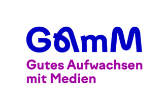 Logo mit dem Schriftzug 'GAmM' in blauer Farbe und darunter der Claim 'Gutes Aufwachsen mit Medien' in pinker Farbe